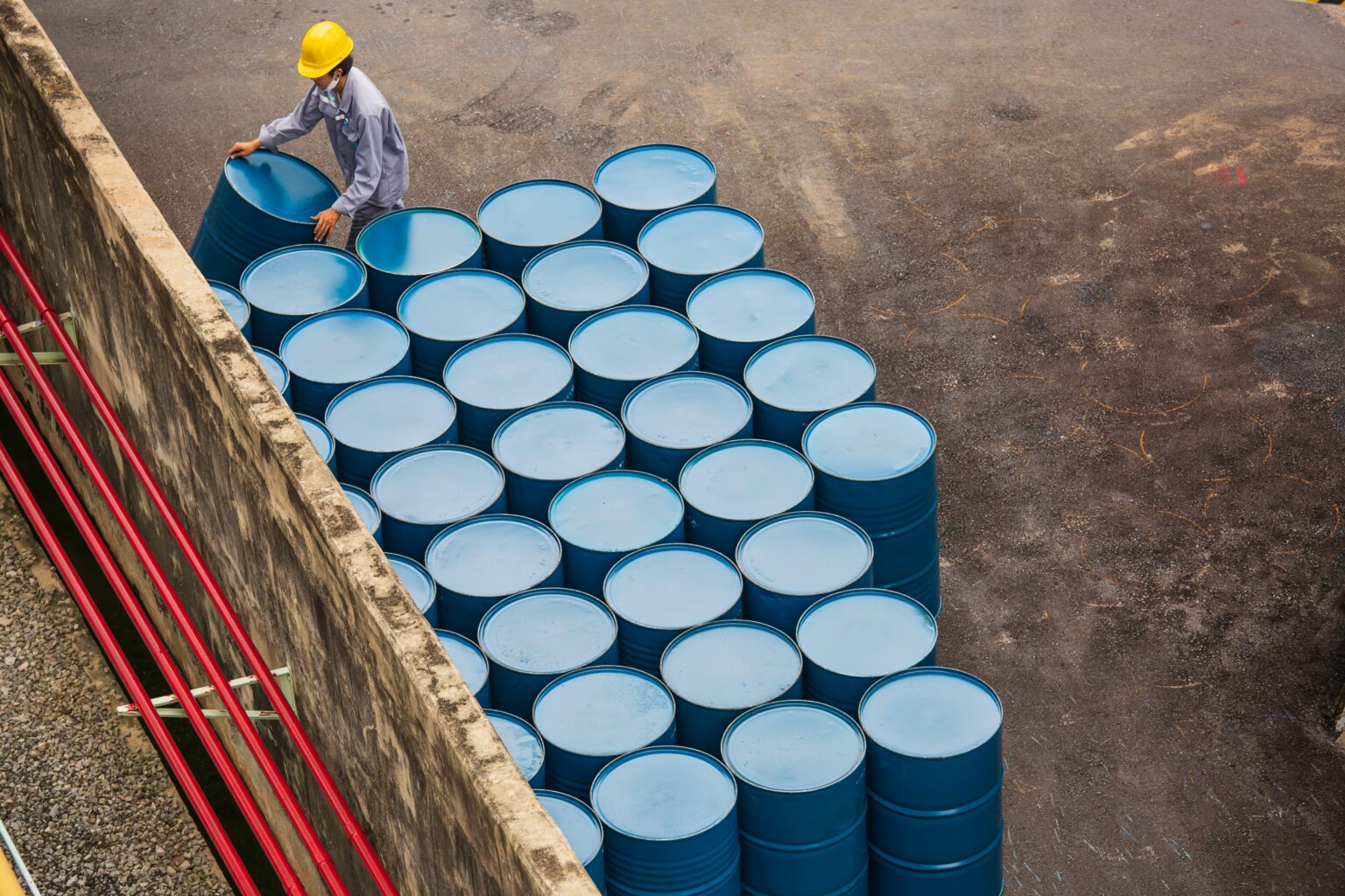 Погрузка бочек с отработкой